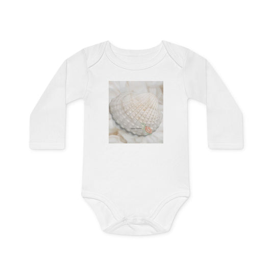 front view of the tiniest traveler organic cotton long sleeve bodysuit. featuring a cotton ackground and a shell, with a little turtle illustration, it's writtin "Tiny Traveler"